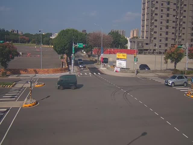 領航北路一段與洽溪路(洽溪路東側車道號誌桿上往西)