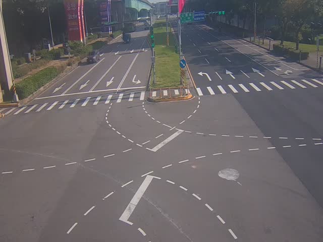 高鐵南路二段與公園路一段(高鐵南路上往北)