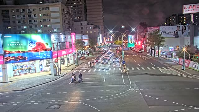 中豐路環南路口(環南路往東路口分隔島號誌桿)