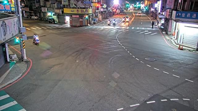 介壽路與興豐路口(青發白麵食館前號誌燈桿)
