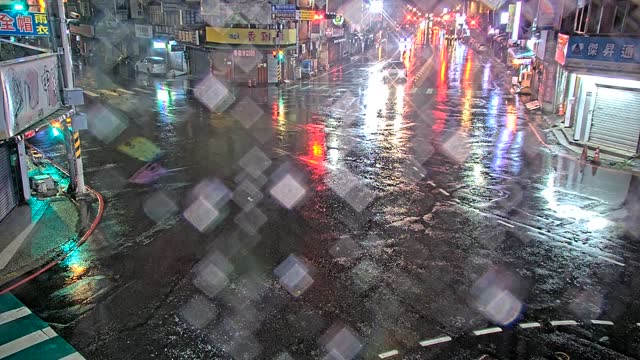 介壽路與興豐路口(青發白麵食館前號誌燈桿)