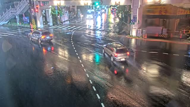 康莊路與信義路口(餐廳對面號誌桿)
