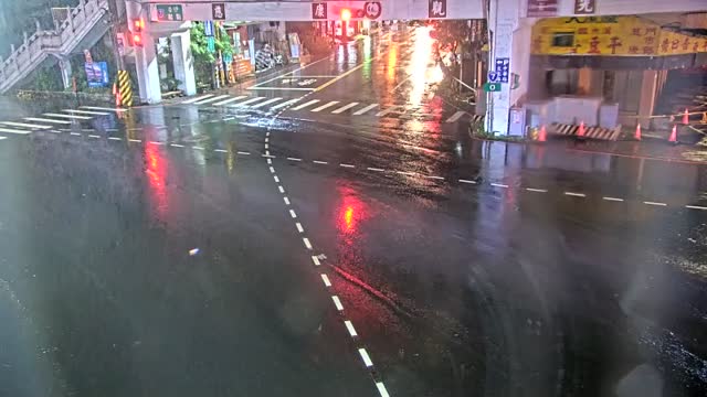 康莊路與信義路口(餐廳對面號誌桿)