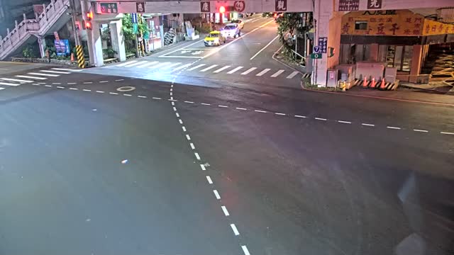 康莊路與信義路口(餐廳對面號誌桿)