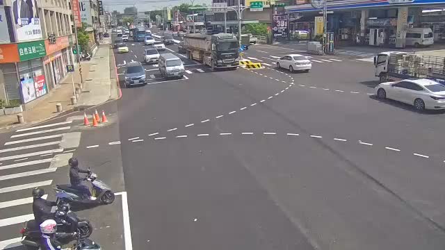 中山北路環東路口(善騰廣告前板分隔島號誌桿)