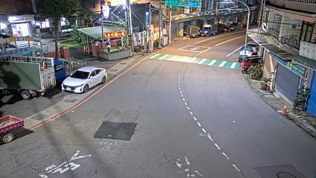 台七-台七乙(路口中間圓環槽化島上之號誌桿)